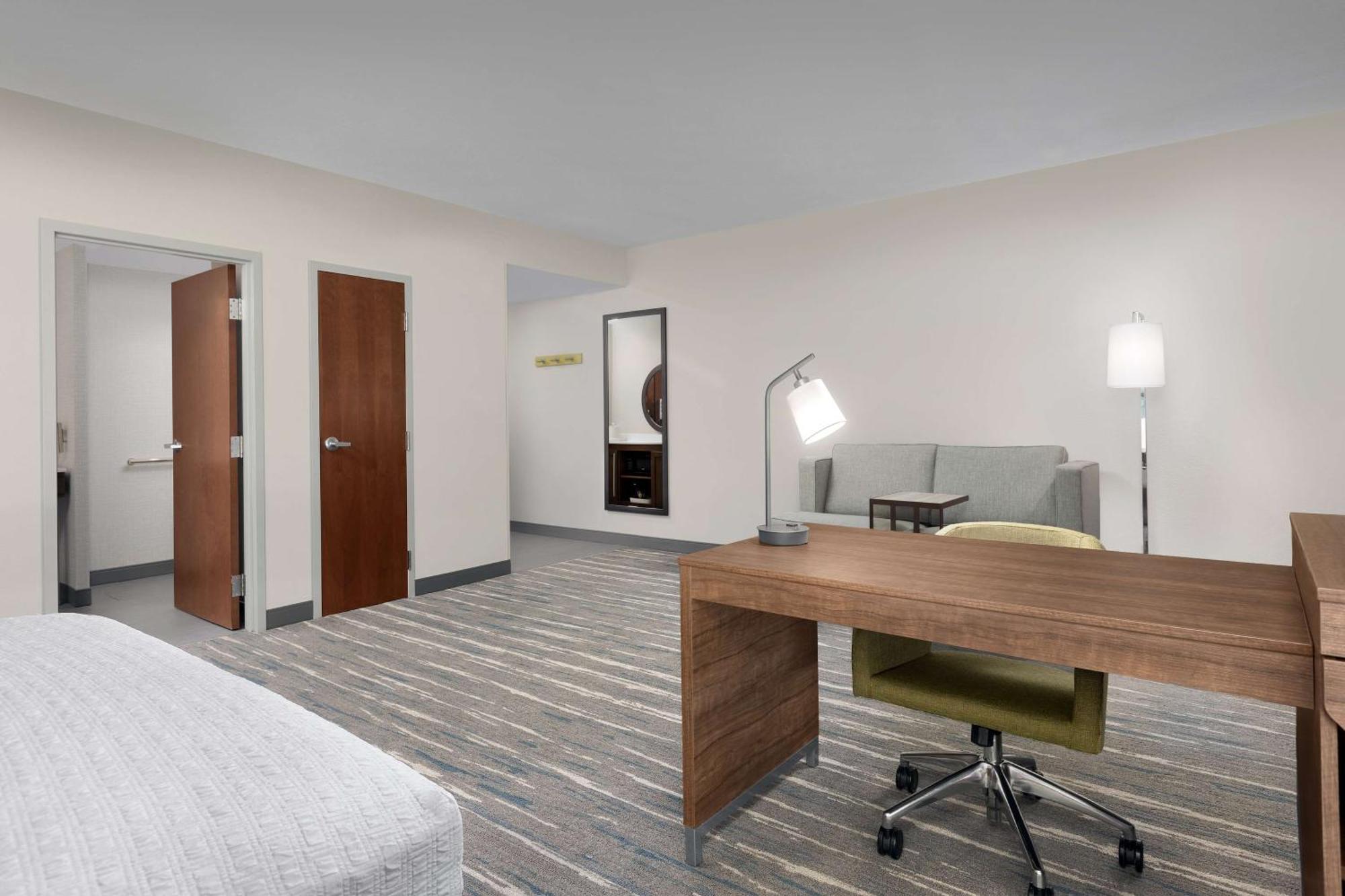 Hampton Inn & Suites Durham University Medical Center Екстер'єр фото